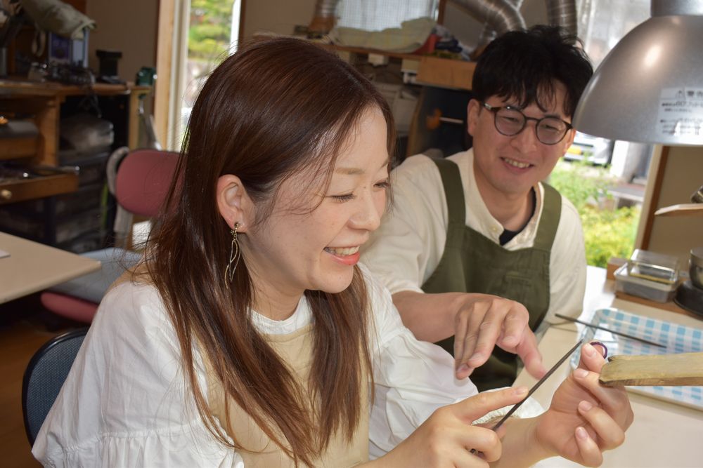 結婚指輪の手作り作業風景